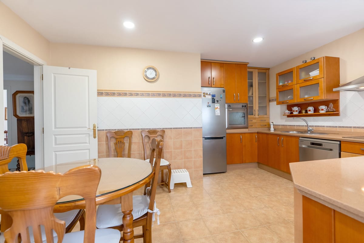 Drie-slaapkamer appartement in Estepona in Estepona - foto 10