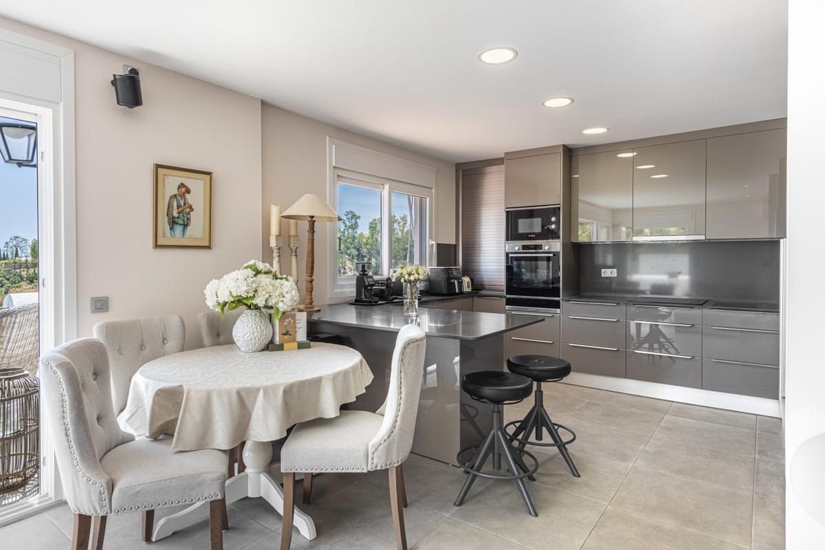 Penthouse met 2 slaapkamers in Los Almendros, Benahavís in Los Almendros - foto 14