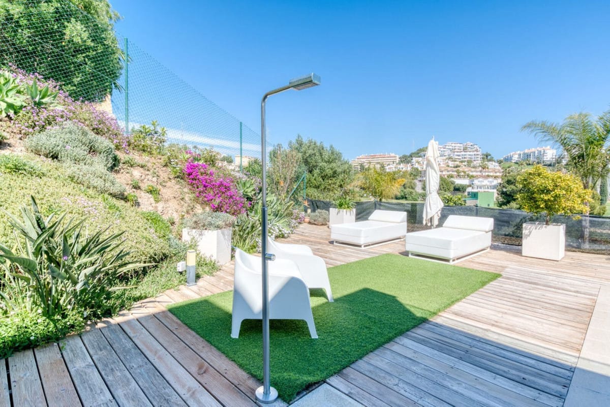 Drie slaapkamers villa direct aan de golfbaan in Riviera del Sol in Riviera del Sol - foto 4
