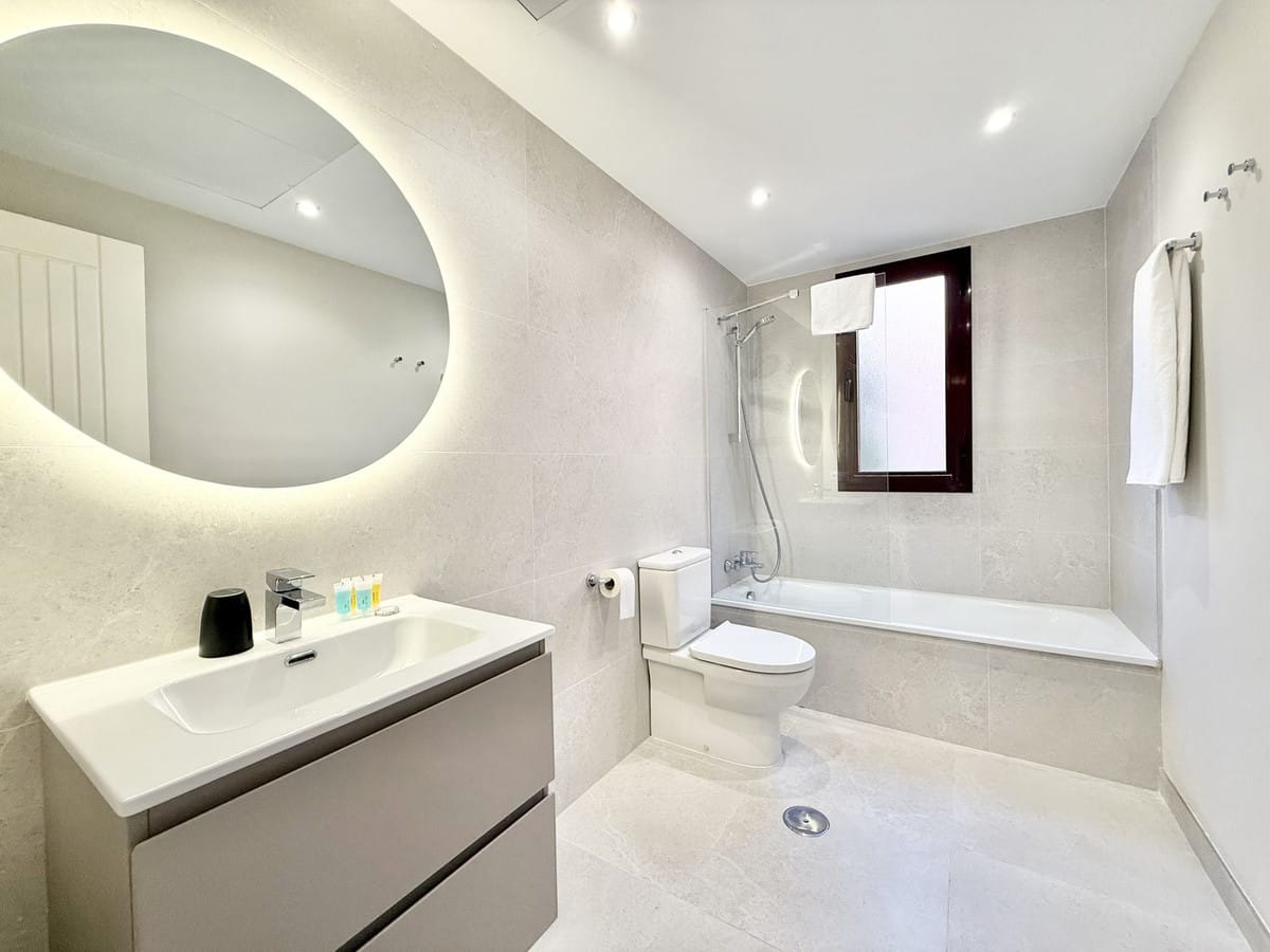 Moderne appartement met 2 slaapkamers in Benahavís in Benahavís - foto 17