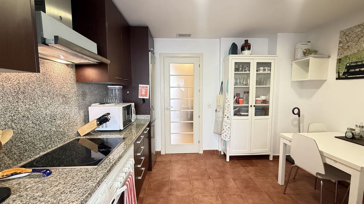 Ruim 4-slaapkamer duplex naast golfbaan in Estepona in Estepona - foto 18