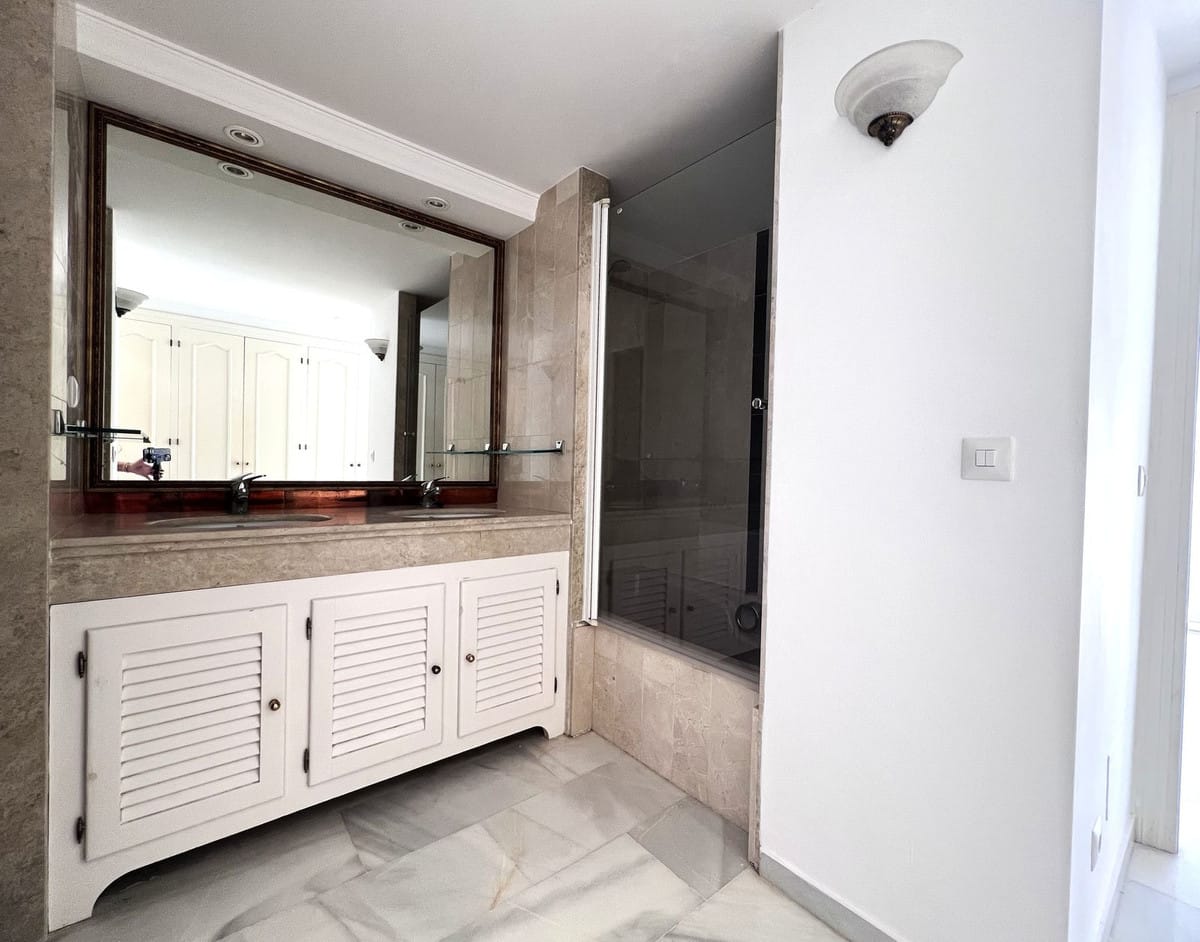 Appartement met 2 slaapkamers in Estepona in Estepona - foto 16
