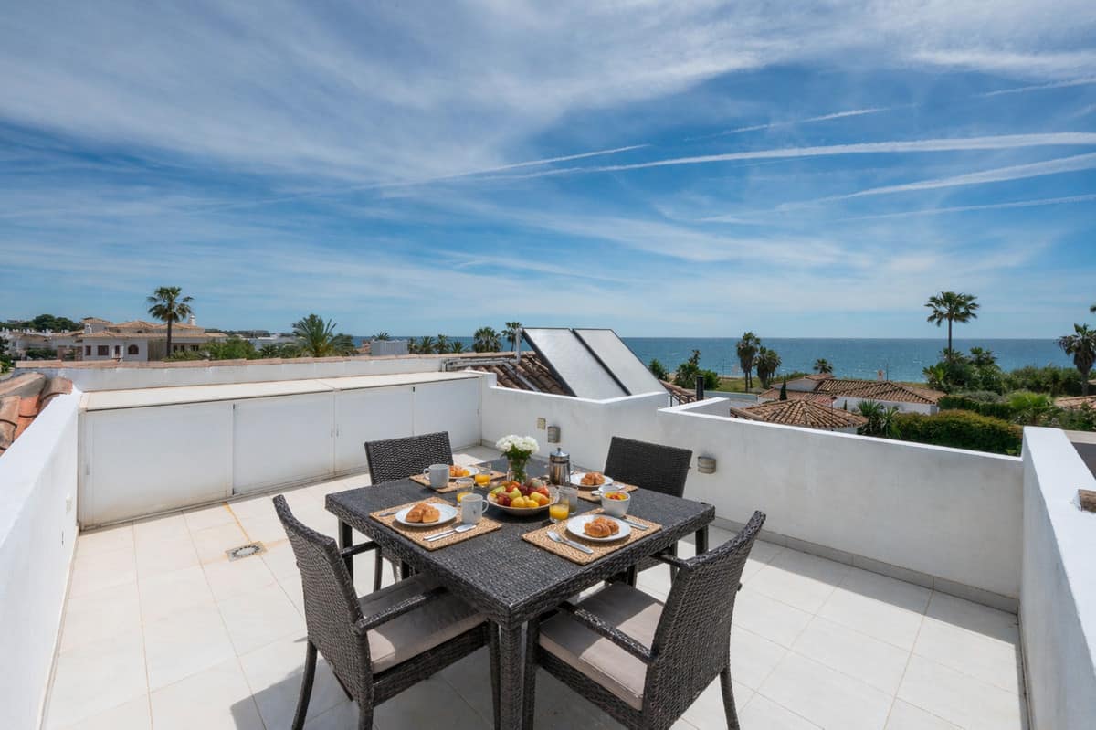 Moderne 3-slaapkamer villa in Estepona op loopafstand van het strand in Estepona - foto 3