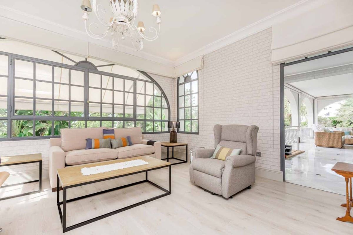 Ruime villa aan de golfbaan (frontline) te koop in Río Real, Marbella in Río Real - foto 13