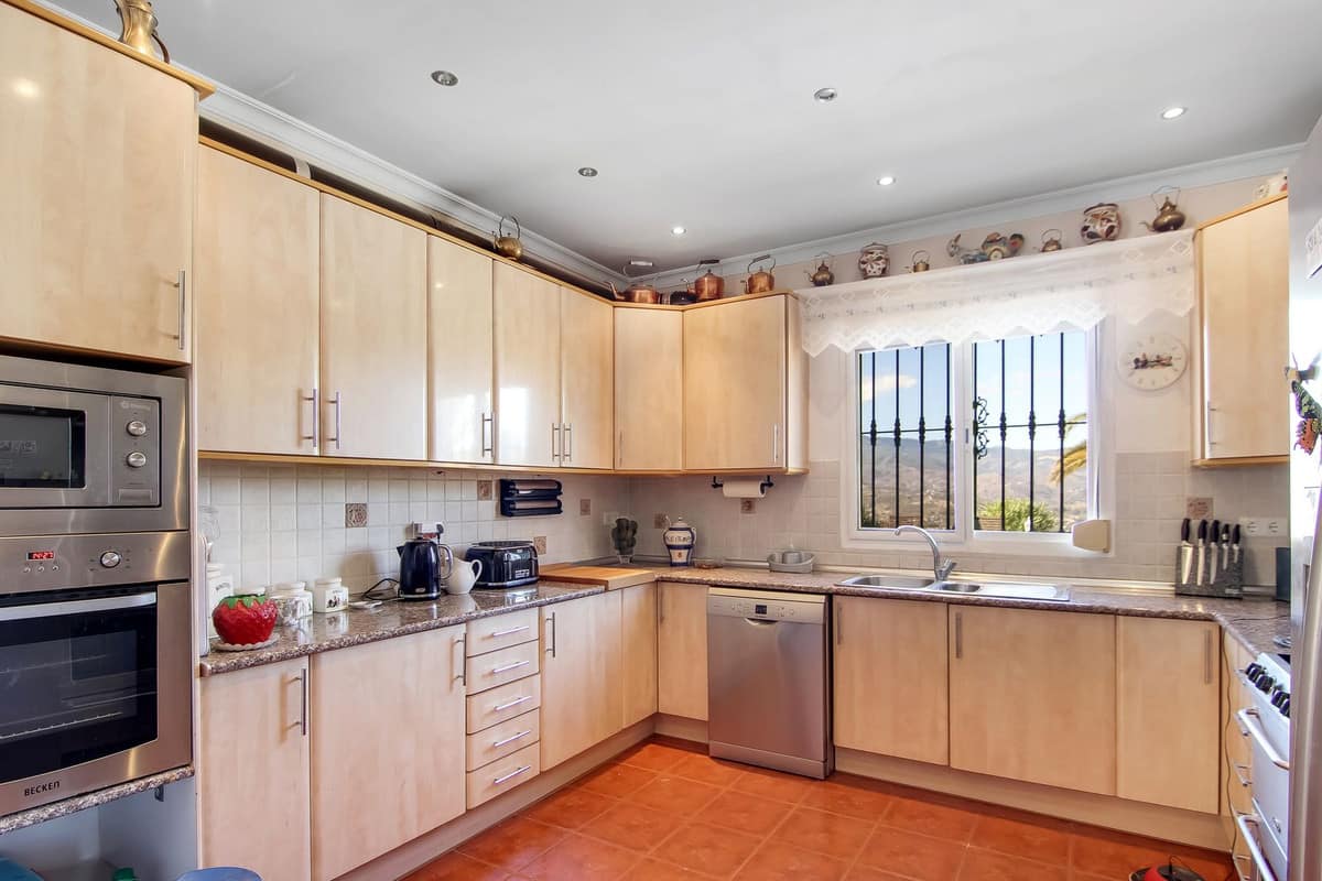 Finca met 3 slaapkamers in Guaro, Málaga in Guaro - foto 11