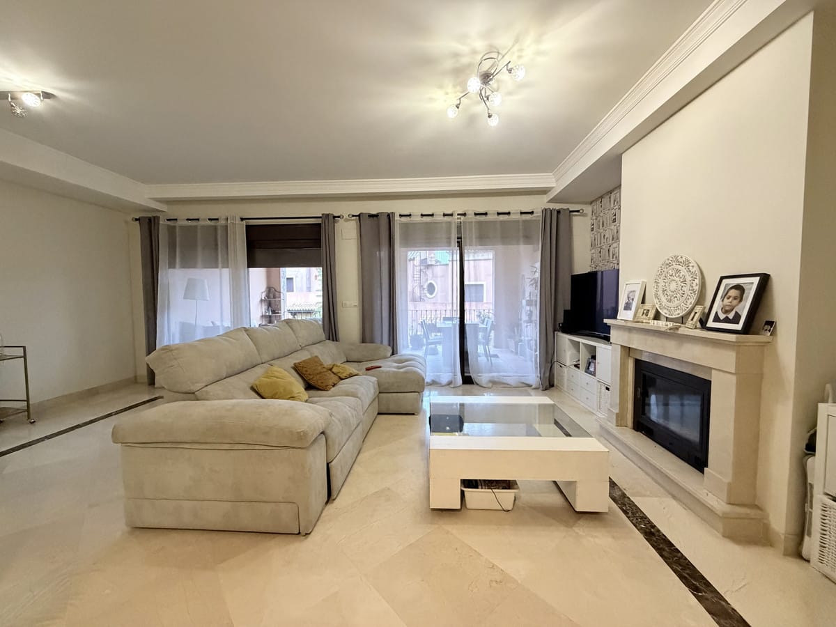 Villa met 4 slaapkamers in Estepona in Estepona - foto 4