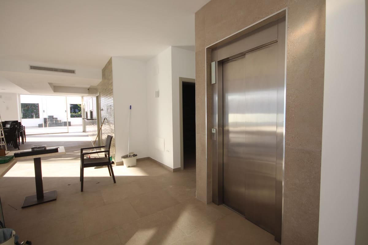 Drie-slaapkamer villa in Elviria aan het strand in Elviria - foto 8