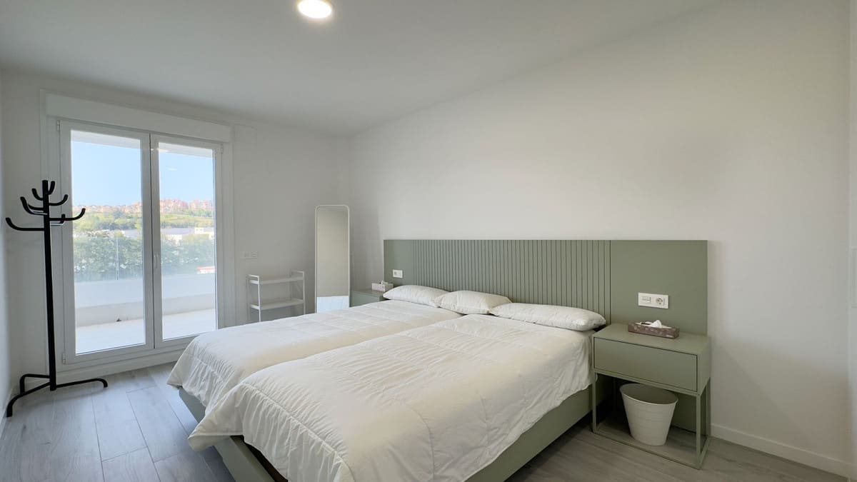 Gloednieuw drie-slaapkamerappartement in Nueva Andalucía in Nueva Andalucía - foto 14
