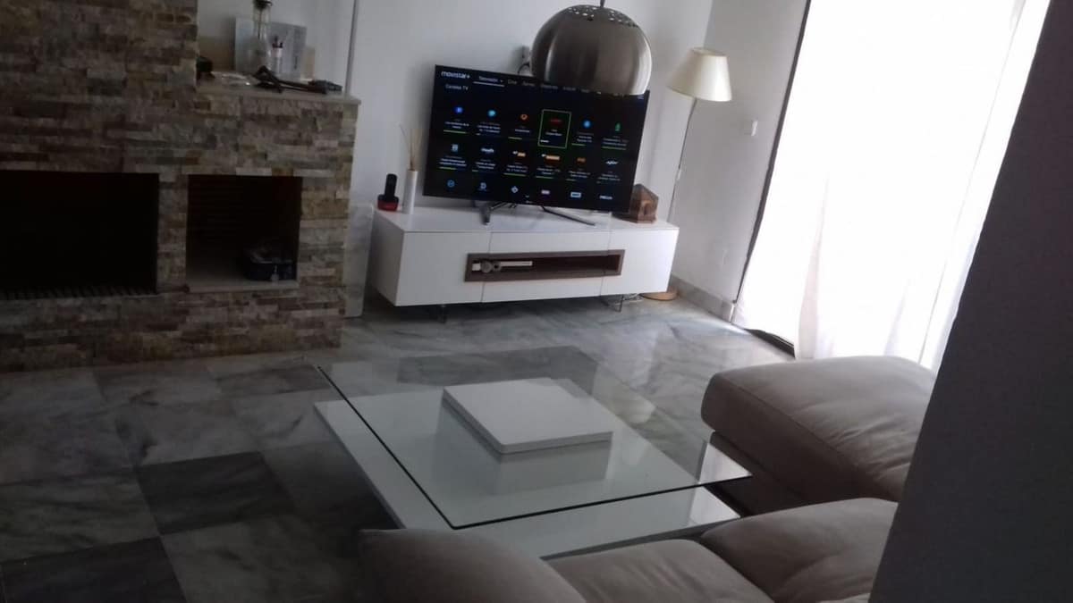 Huis met 3 slaapkamers in Estepona in Estepona - foto 2