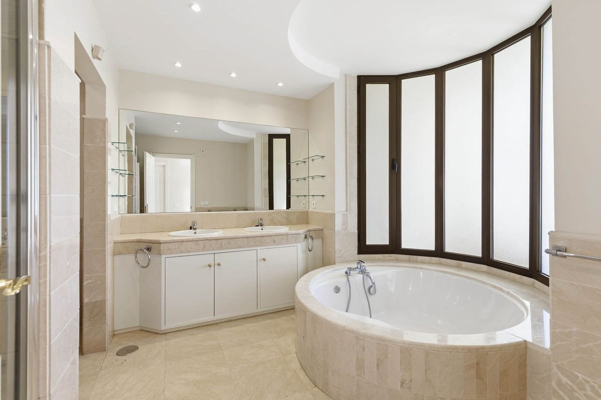 4-slaapkamer penthouse duplex in Los Arqueros Golf & Country Club, Benahavís in Los Arqueros - foto 7