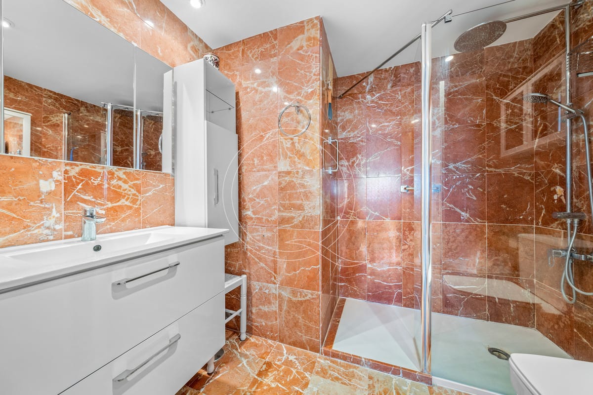 Drie-slaapkamer-appartement aan het strand in Estepona in Estepona - foto 17