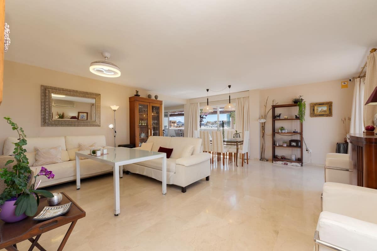 3 bedroom Apartment in Estepona in Estepona - foto 2