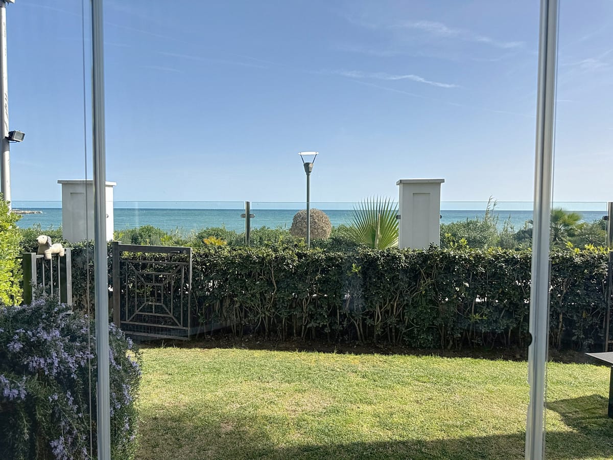 Twee-slaapkamerappartement aan de kust in Estepona in Estepona - foto 15