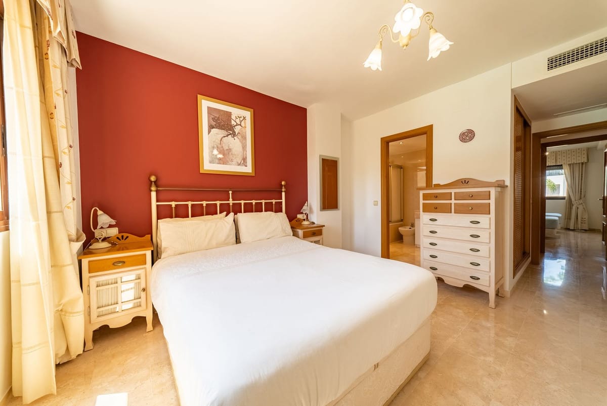 Elegant 2-slaapkamer appartement te koop in Terrazas de Costalita, Estepona in Costalita - foto 12