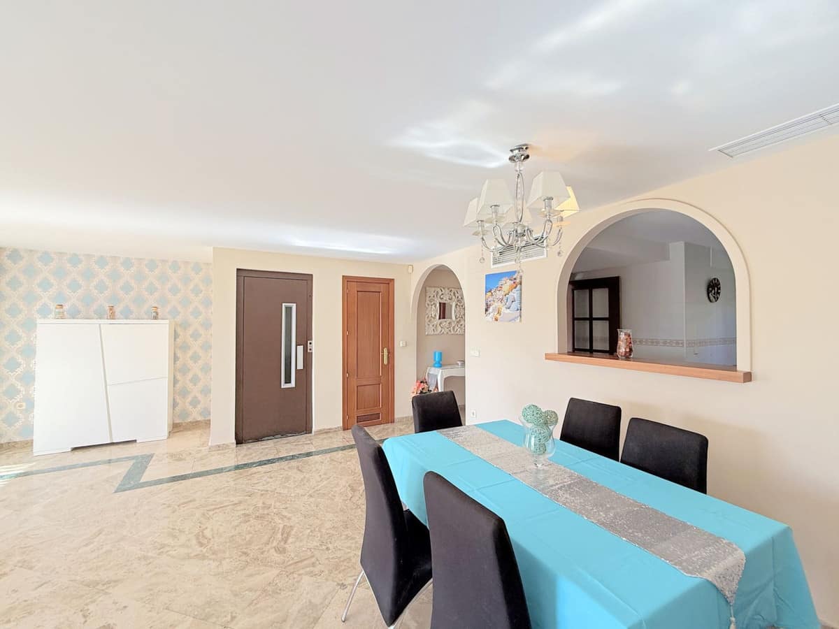 Drie-slaapkamer hoekwoning met zeezicht in Estepona in Estepona - foto 11