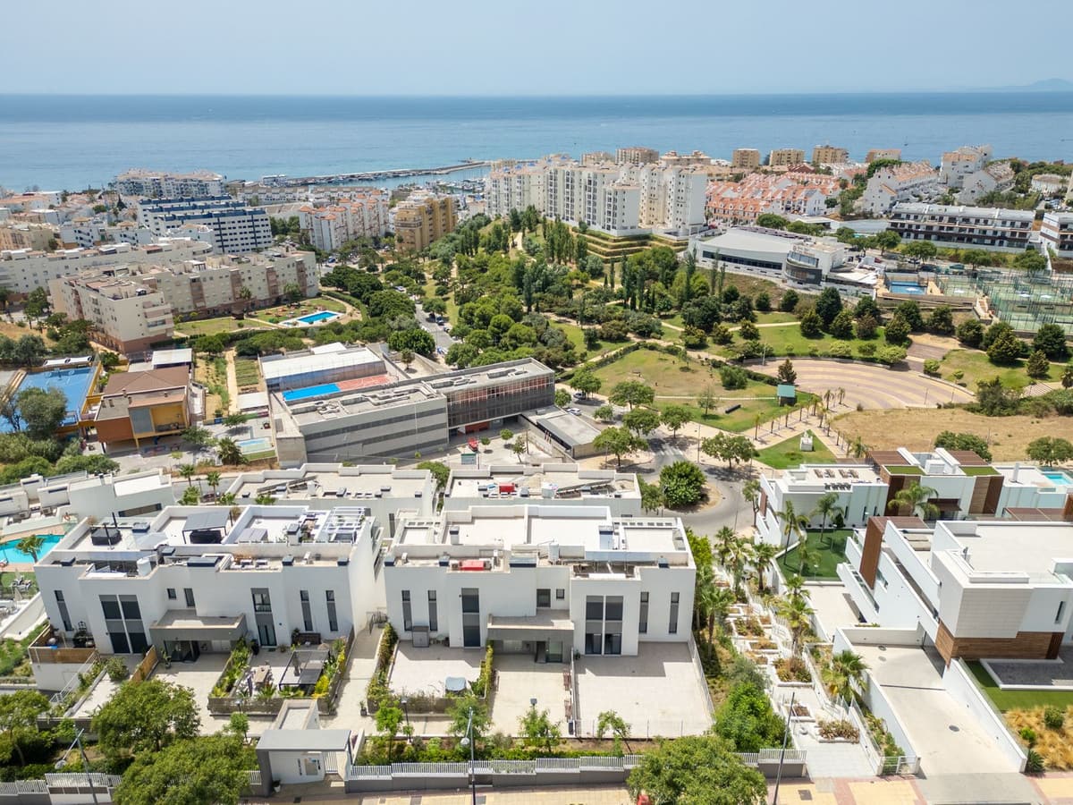Vier-slaapkamerappartement met panoramisch zeezicht in Estepona in Estepona - foto 6