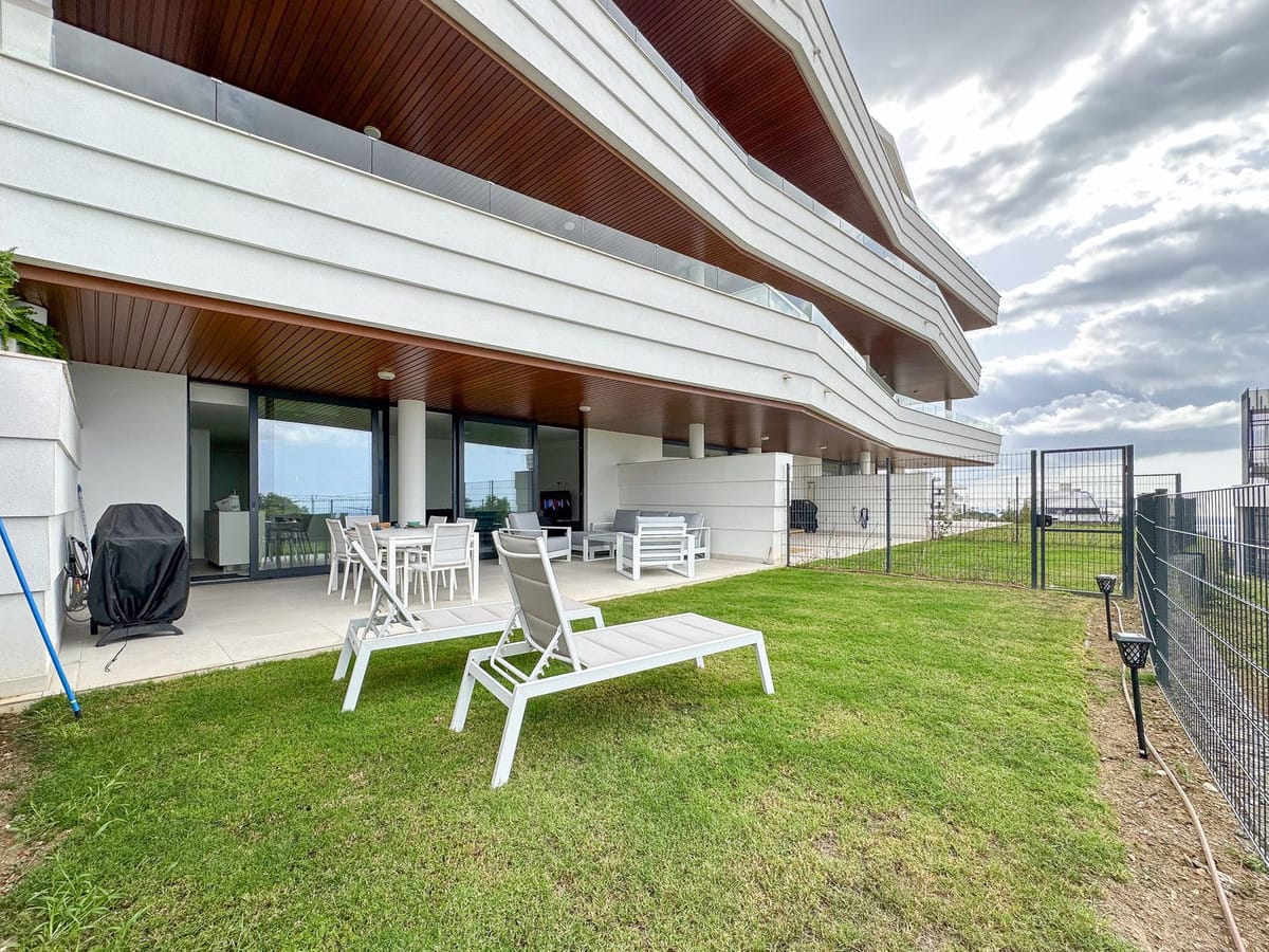 Twee-slaapkamerappartement op de begane grond in Higueron West in Higueron - foto 2