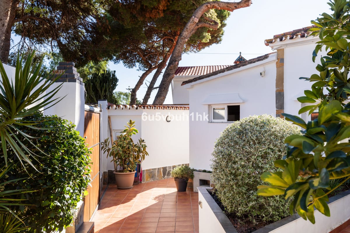 Vrijstaande villa met 5 slaapkamers in Torremolinos (El Pinillo) in Torremolinos - foto 16