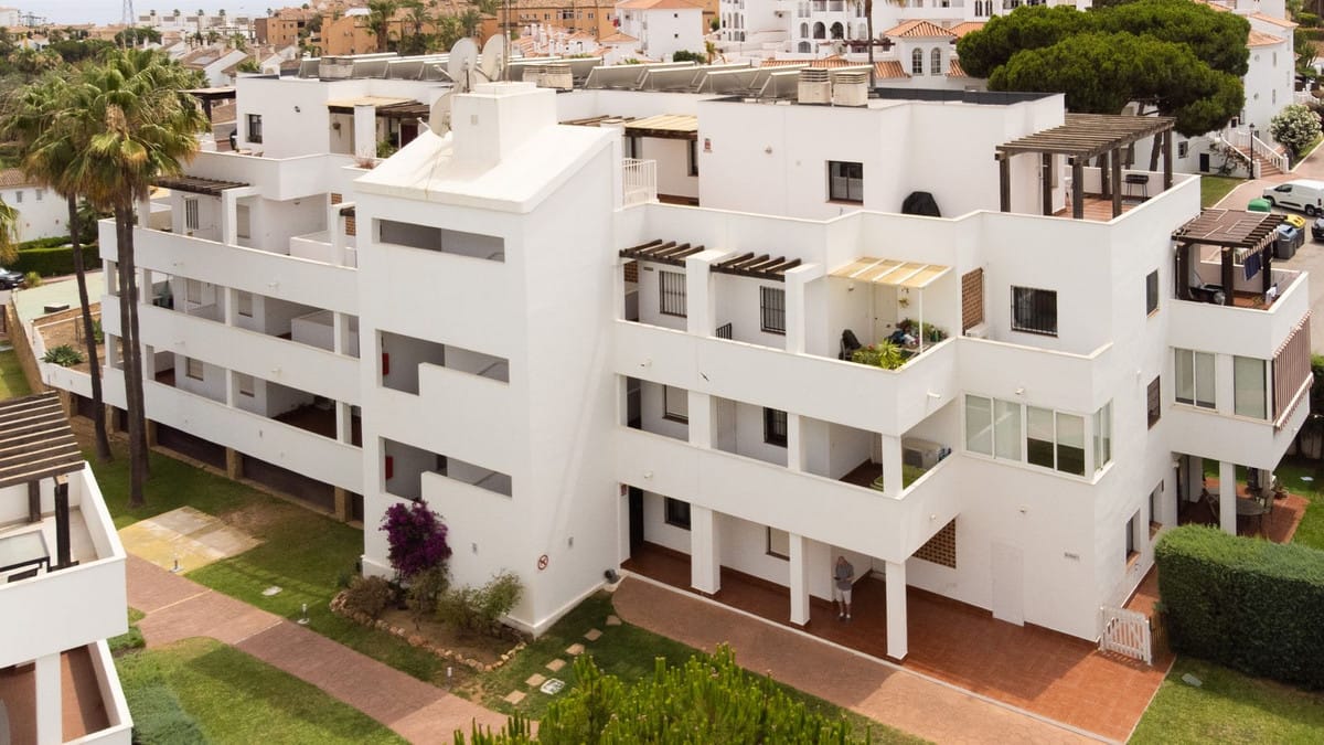 2 bedroom Apartment in Riviera Del Sol in Riviera del Sol - foto 4