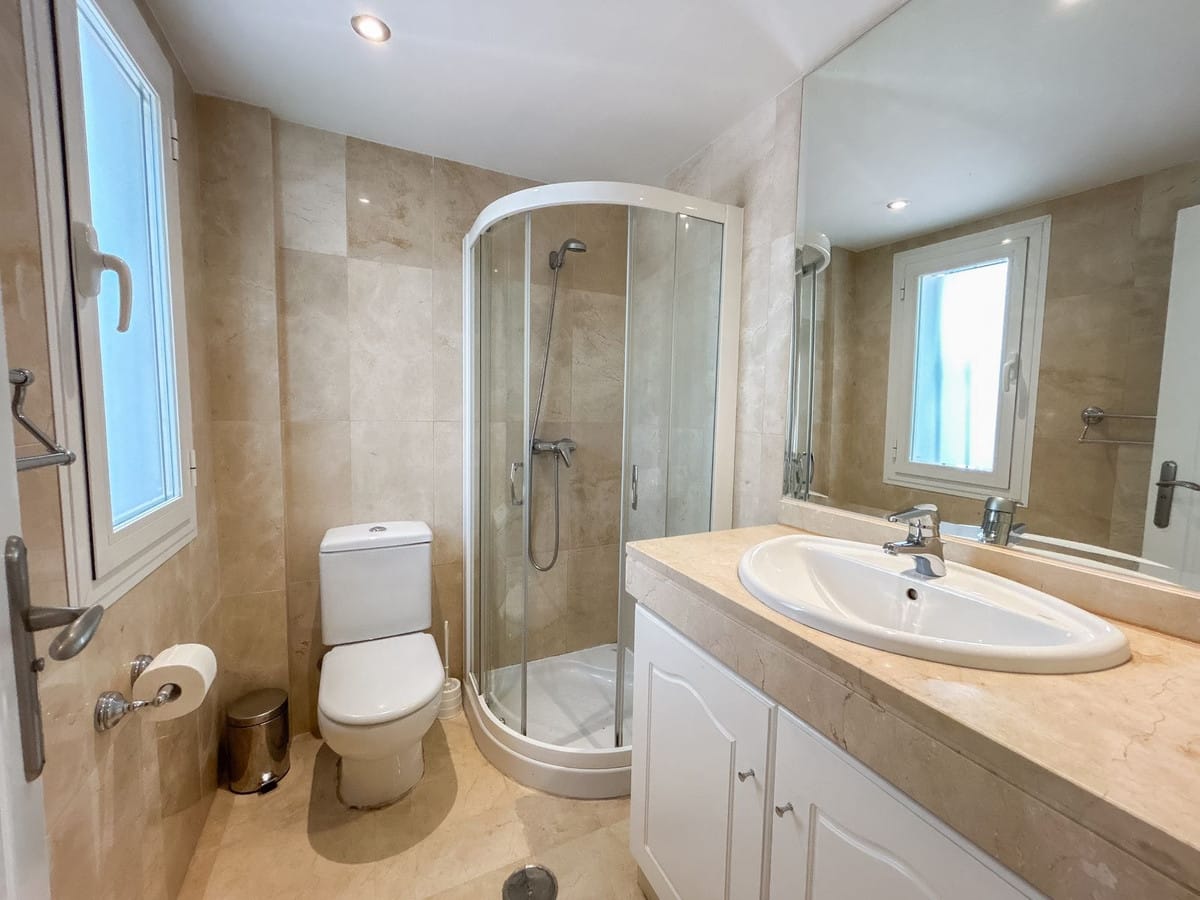 2-slaapkamer appartement aan het strand in Estepona in Estepona - foto 16