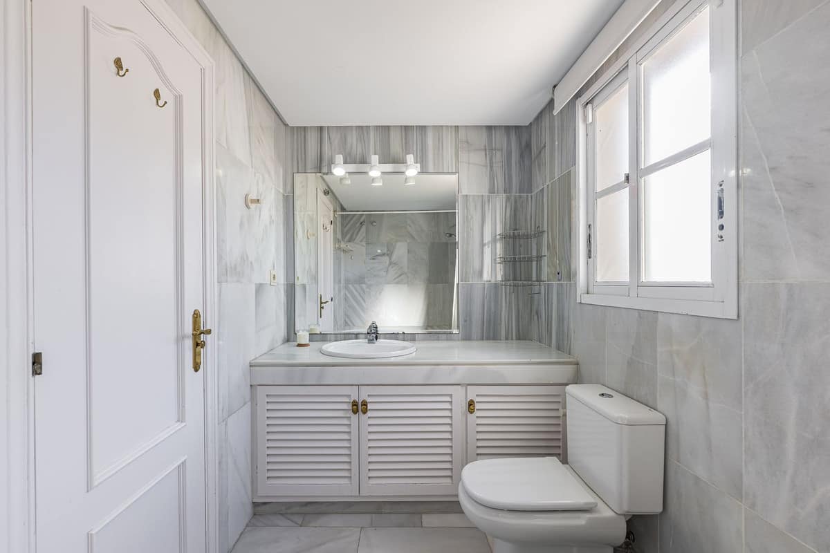 Halfvrijstaande villa met 3 slaapkamers in Estepona in Estepona - foto 13