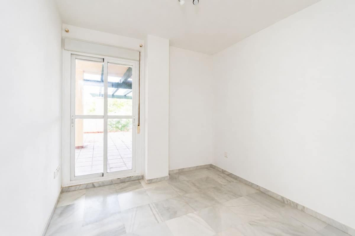 Drie-slaapkamer appartement in Nueva Andalucía met toeristische verhuurlicentie in Nueva Andalucía - foto 10