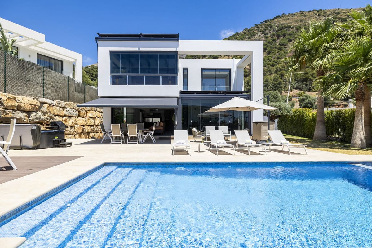 Villa Yara te koop in Mijas | Hedendaagse villa met cinema, sauna, zwembad en bergzicht in Mijas - foto 5
