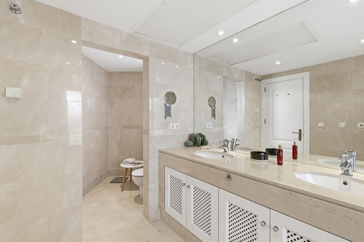 Drie-slaapkamer appartement in Nueva Andalucía (Las Tortugas de Aloha) in Nueva Andalucía - foto 9