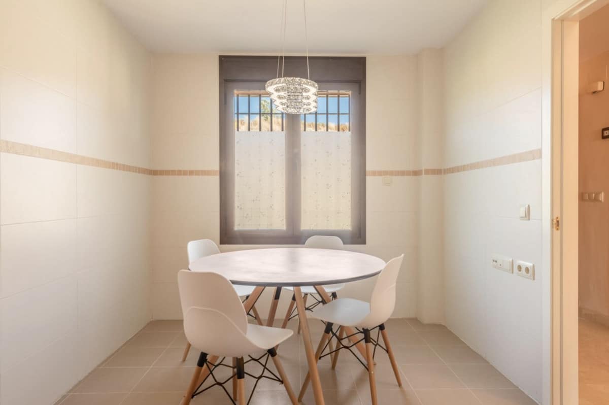 Drie slaapkamers stadswoning met zeezicht in Estepona in Estepona - foto 9