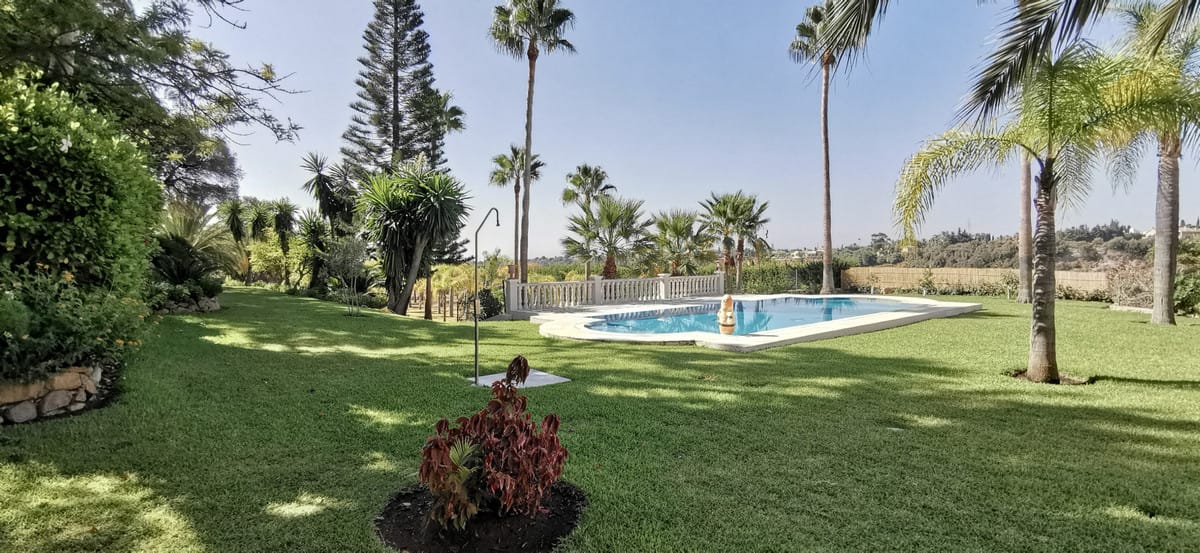 Villa met 5 slaapkamers in Estepona met panoramisch zee- en bergzicht in Estepona - foto 3