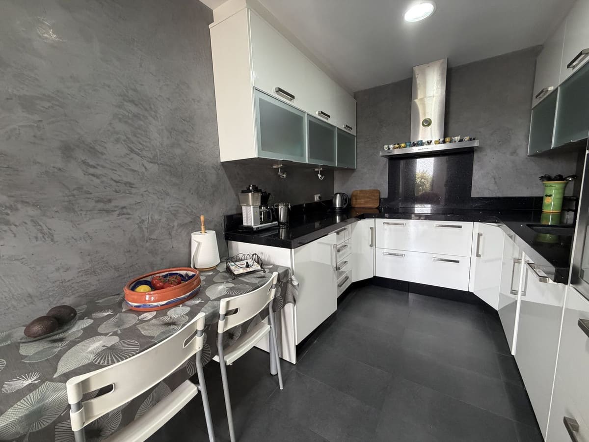3-slaapkamer villa met panoramisch zeezicht in Princesa Kristina, La Duquesa in La Duquesa - foto 13