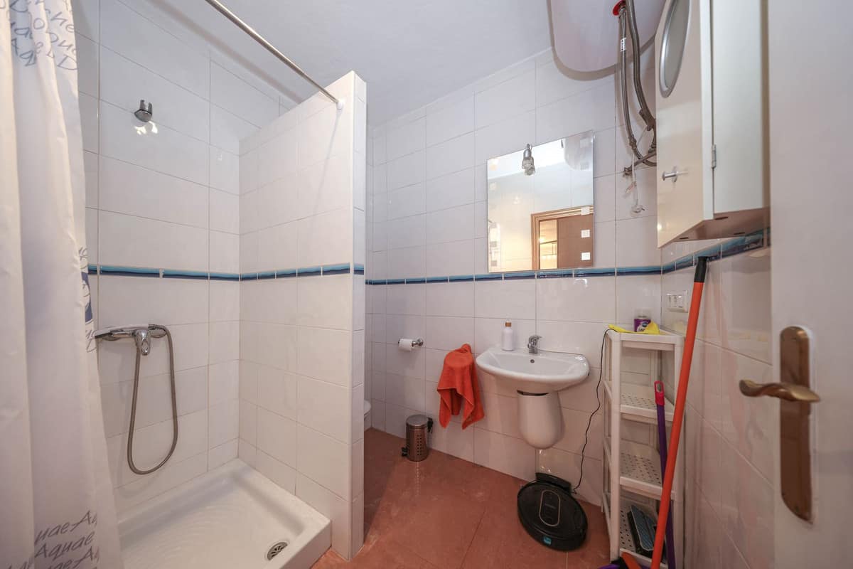 1-slaapkamer stadswoning in Guaro met potentieel in Guaro - foto 12