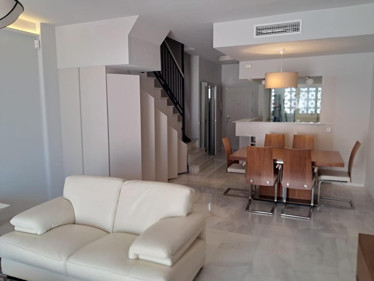 Exclusieve semi-vrijstaande villa aan het strand in Estepona in Estepona - foto 12