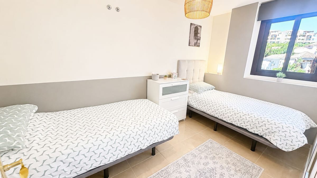 Drie-slaapkamer appartement in La Duquesa in La Duquesa - foto 16