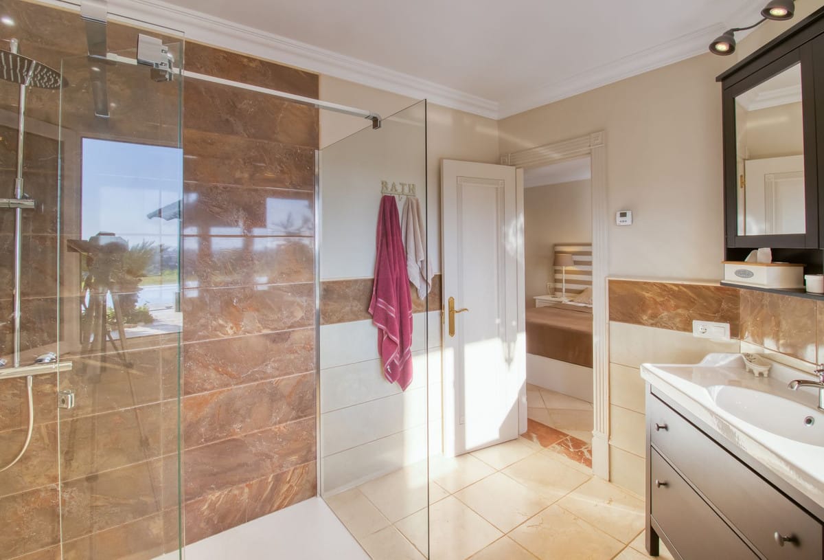 4-slaapkamer finca in Estepona met panoramisch zeezicht in Estepona - foto 17