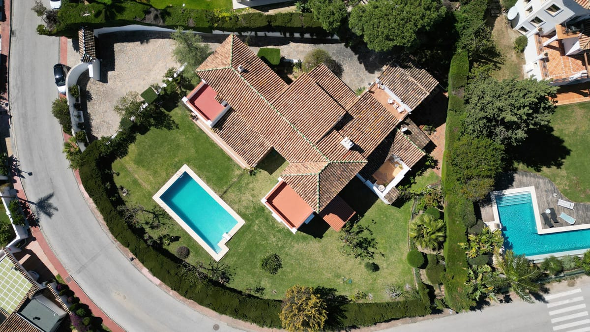 Vrijstaande villa in Las Brisas, Nueva Andalucía – 6 slaapkamers, zeezicht in Las Brisas - foto 2