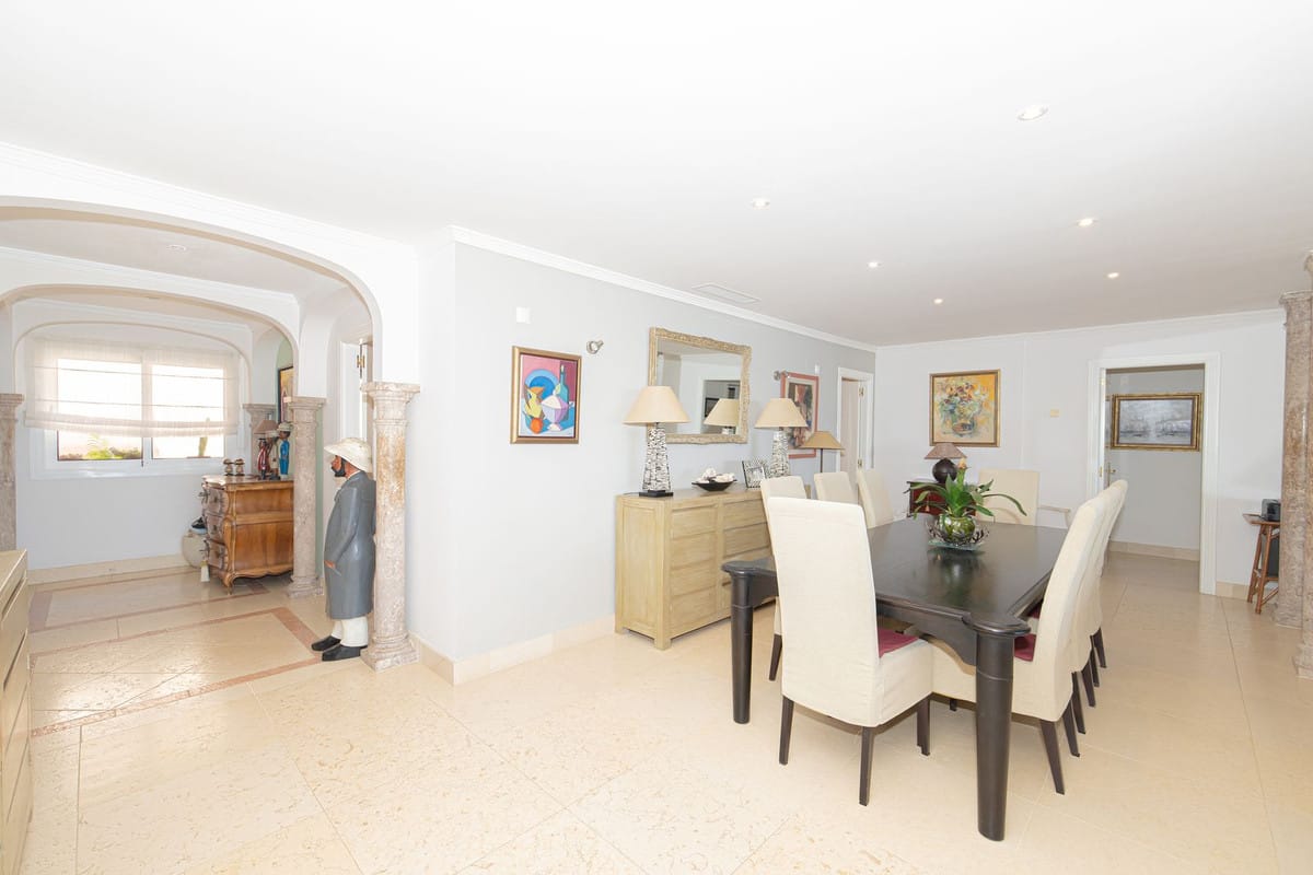 Ruim driekamer-subpenthouse met panoramisch zeezicht in Magna Marbella in Nueva Andalucía - foto 11