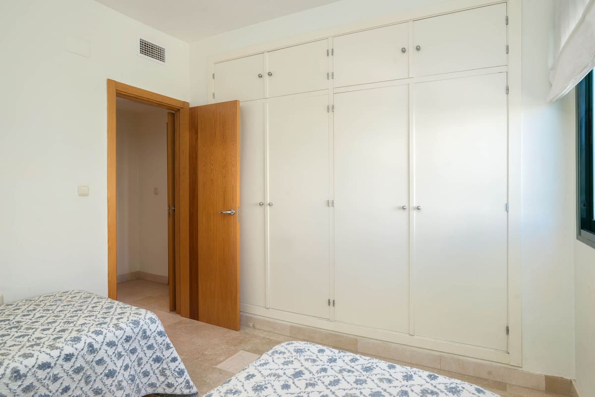 2 bedroom Apartment in Marbesa in Marbesa - foto 13