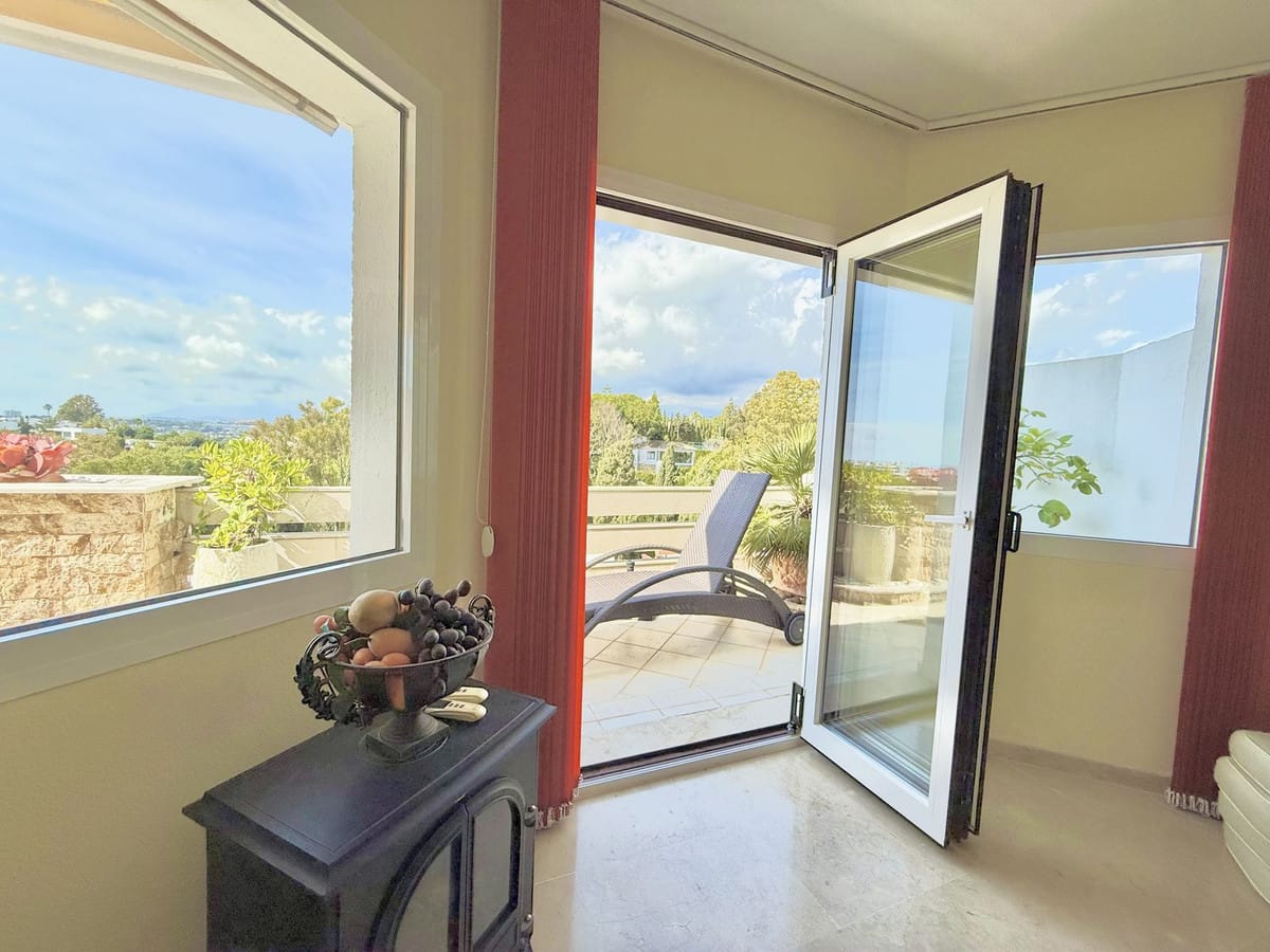 Exclusieve duplex-penthouse in Las Lomas de Marbella Club – panoramische zee- en bergzichten in Marbella - foto 8