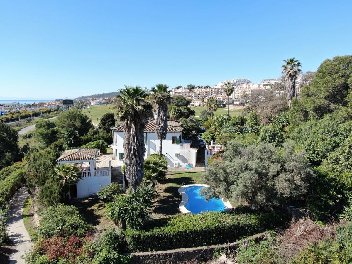 4-slaapkamer villa direct aan de golfbaan in San Luis de Sabinillas, Málaga in San Luis de Sabinillas - foto 2