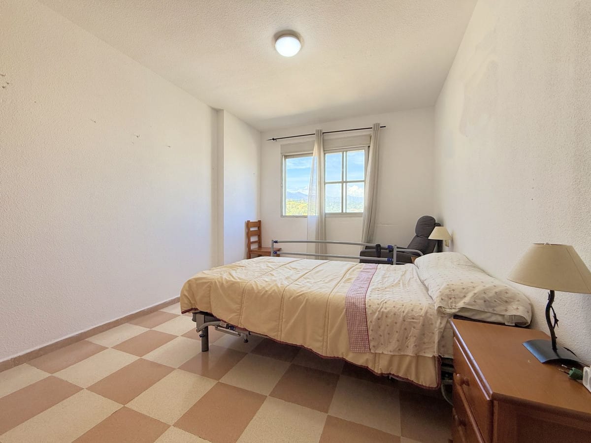 Centraal gelegen 4-slaapkamer appartement in Estepona in Estepona - foto 16