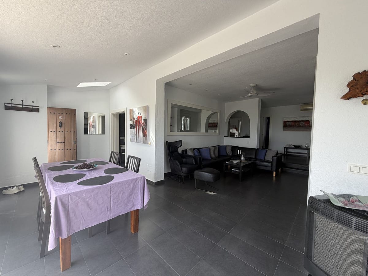 3-slaapkamer villa met panoramisch zeezicht in Princesa Kristina, La Duquesa in La Duquesa - foto 12