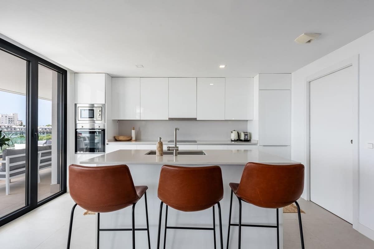 Vier-slaapkamerappartement met panoramisch zeezicht in Estepona in Estepona - foto 11