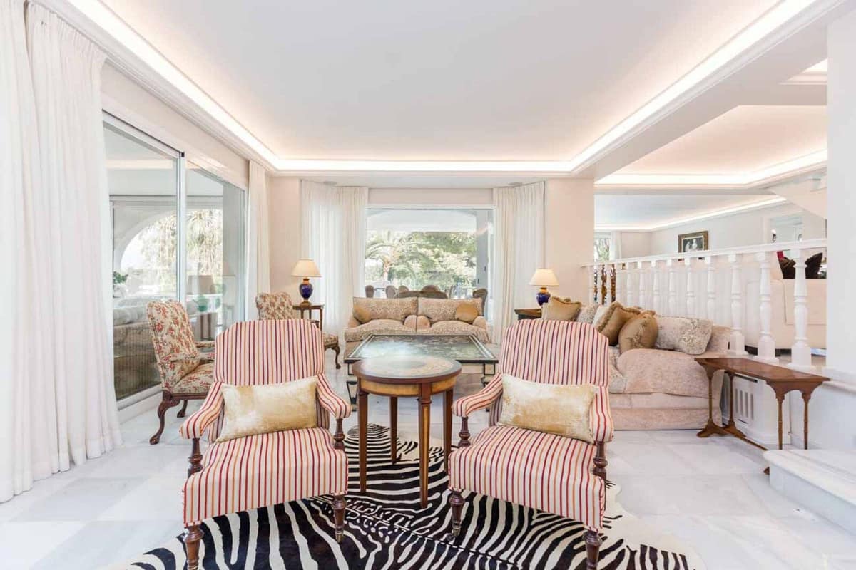 Ruime villa aan de golfbaan (frontline) te koop in Río Real, Marbella in Río Real - foto 8