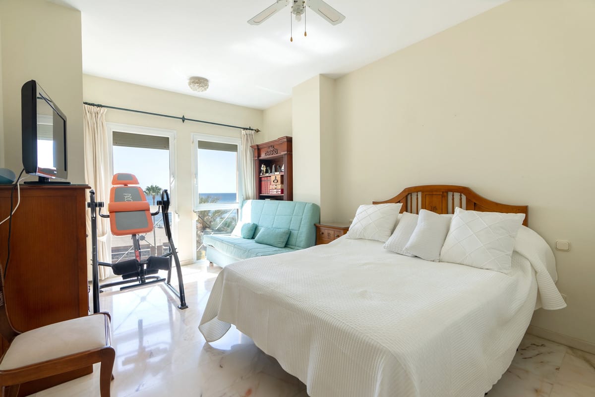 Drie-slaapkamer appartement in Estepona in Estepona - foto 13