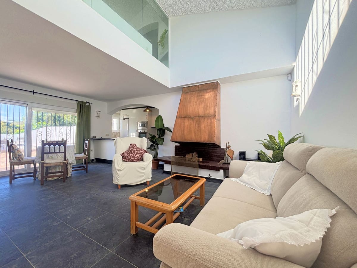 Charmant halfvrijstaand huis met ruime terrassen en uitzicht op de baai van Casares in Casares Playa - foto 12