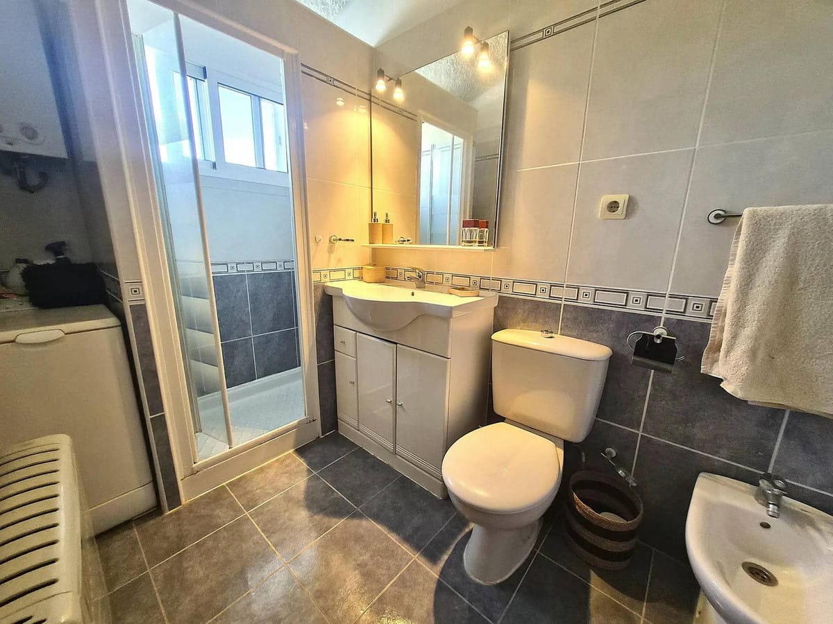 Appartement met één slaapkamer aan de eerste lijn strand in Estepona in Estepona - foto 9