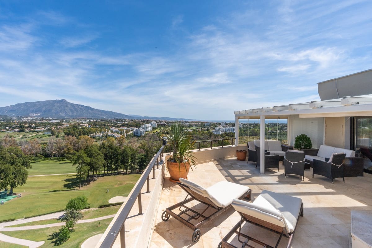 Penthouse met 2 slaapkamers in Estepona aan de Atalaya Golf Club in Estepona - foto 2