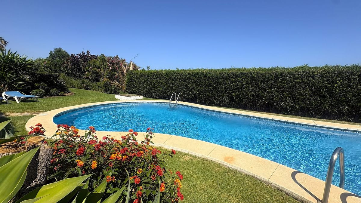 Drie-slaapkamer appartement in Estepona met zeezicht in Estepona - foto 3