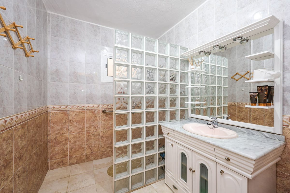 4-slaapkamer stadswoning in Tolox in Tolox - foto 17